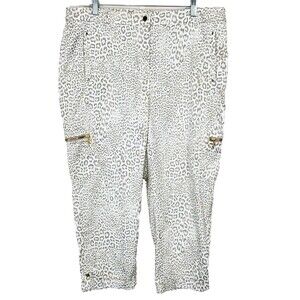 Chico's 2.5 Leopard Print Capris - White and Gray